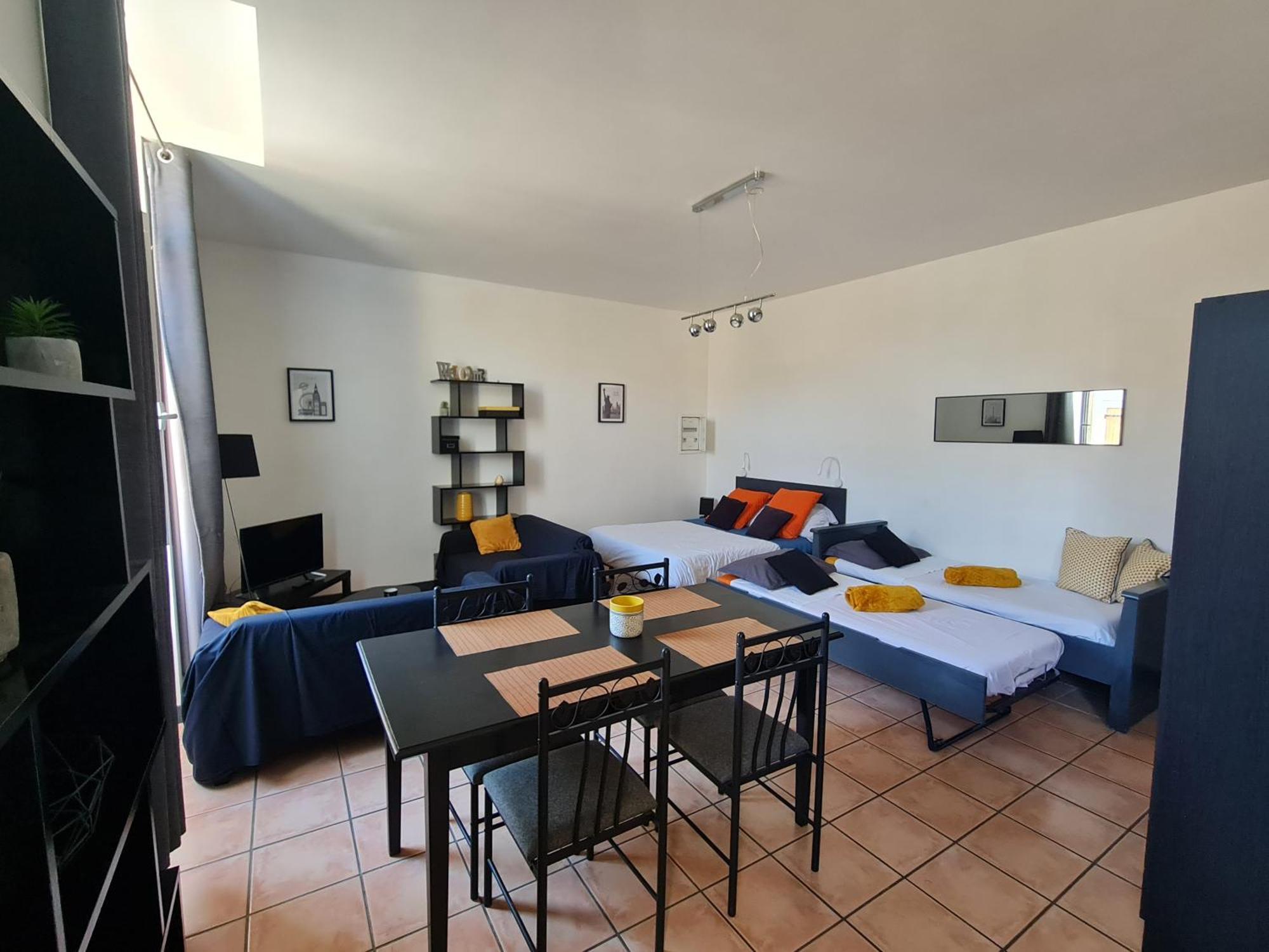 Le Prieure - Studios Jusqu'A 4 Personnes Villeneuve-les-Beziers Exterior photo